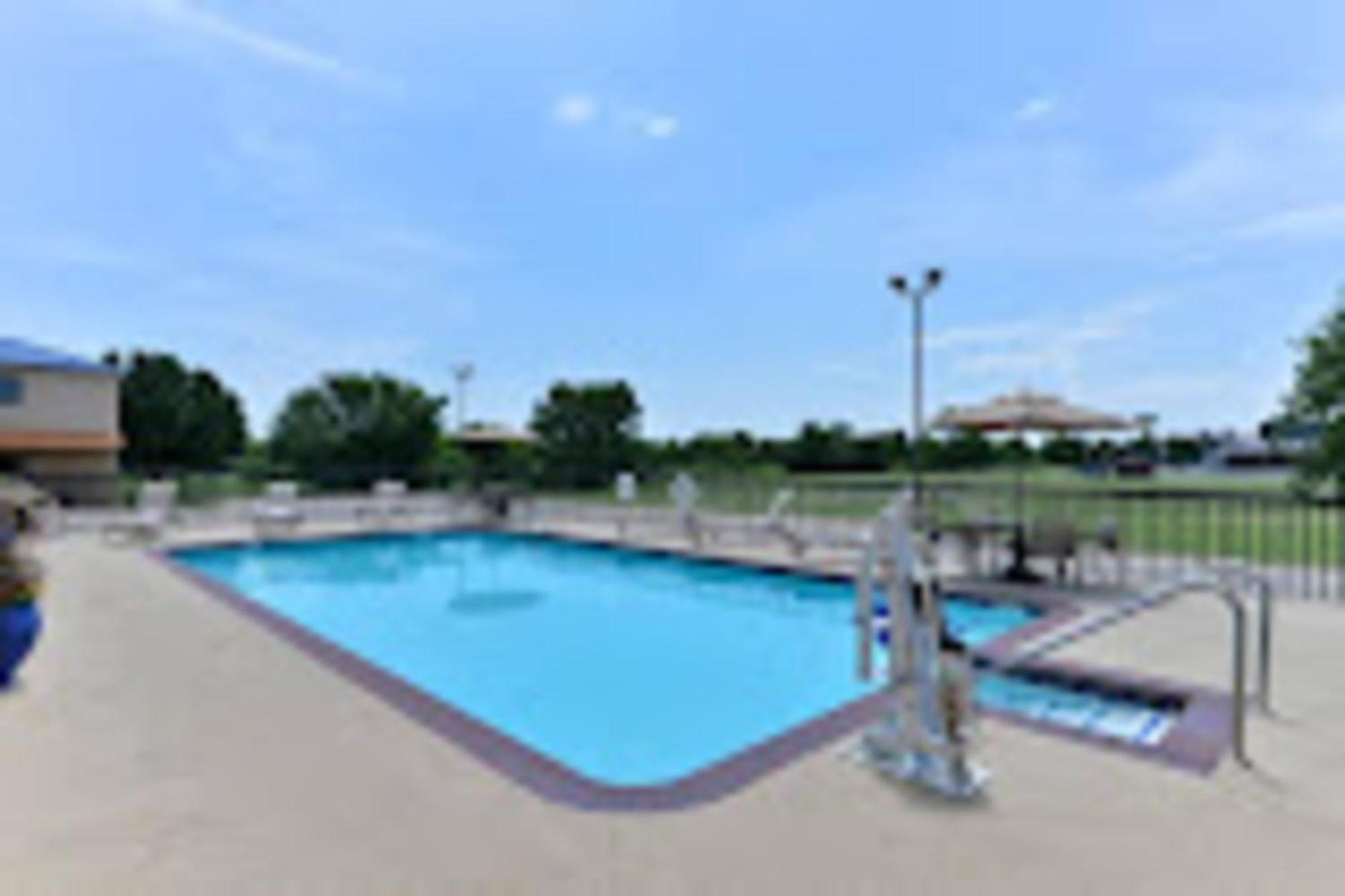 Baymont By Wyndham Ardmore I-35 Exterior photo