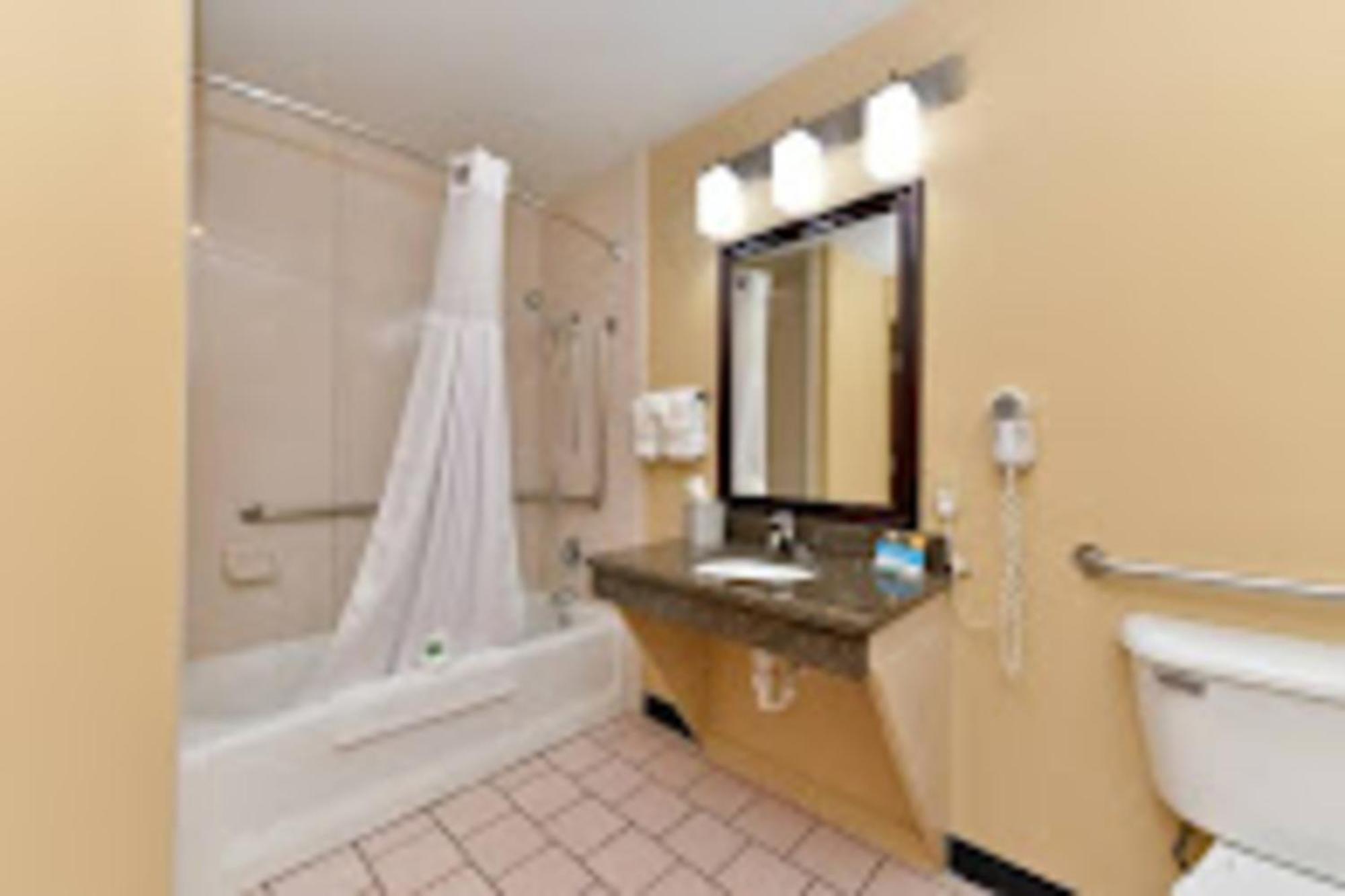 Baymont By Wyndham Ardmore I-35 Exterior photo